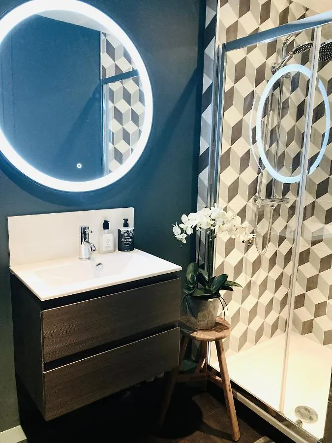 Stunning 1 Bed Garden Apartment London