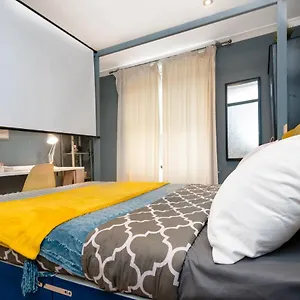 Double W/projector & Garden Hot Tub London
