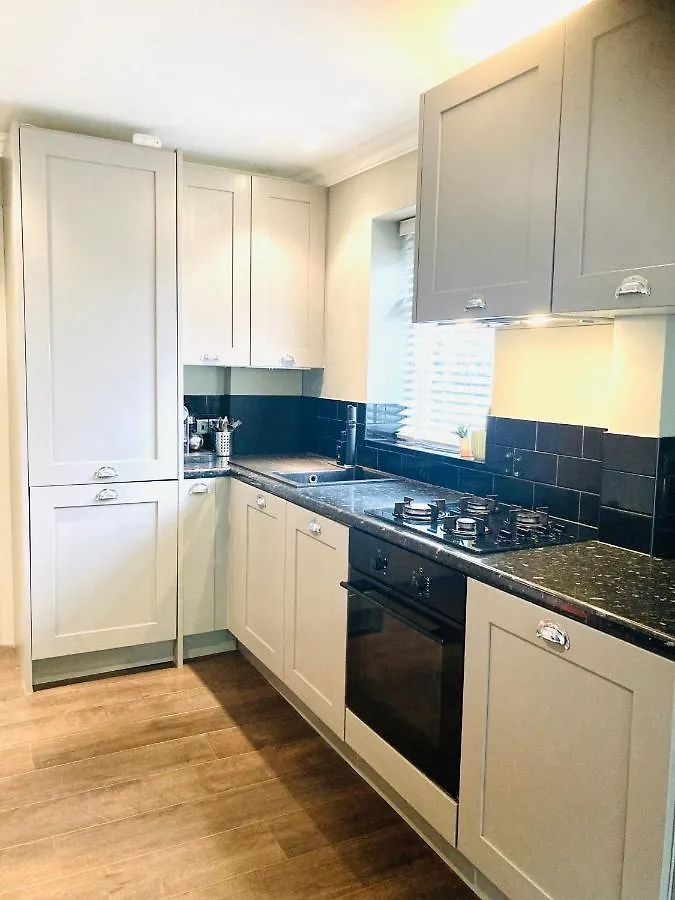 Stunning 1 Bed Garden Apartment London